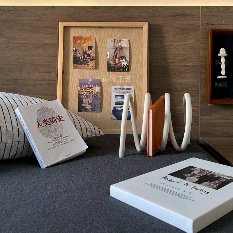 Estante de Metal Minimalista C - Home Decor Magazine reseña y precio